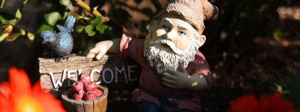 A welcoming gnome